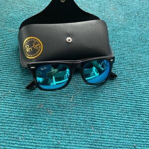 Ray-Ban Black Frame Blue Mirror Sunglasses – Classic Style